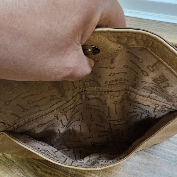Vintage Fossil Crossbody - Picture 4 of 17